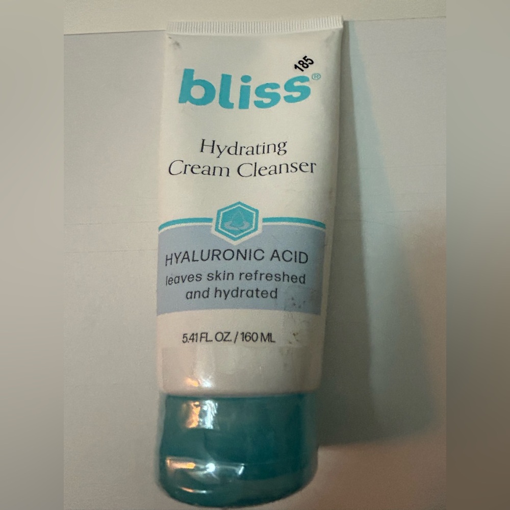 Bliss Hydrating Cream Cleanser - Hyaluronic Acid refreshed & Hydrated - Picture 2 of 5